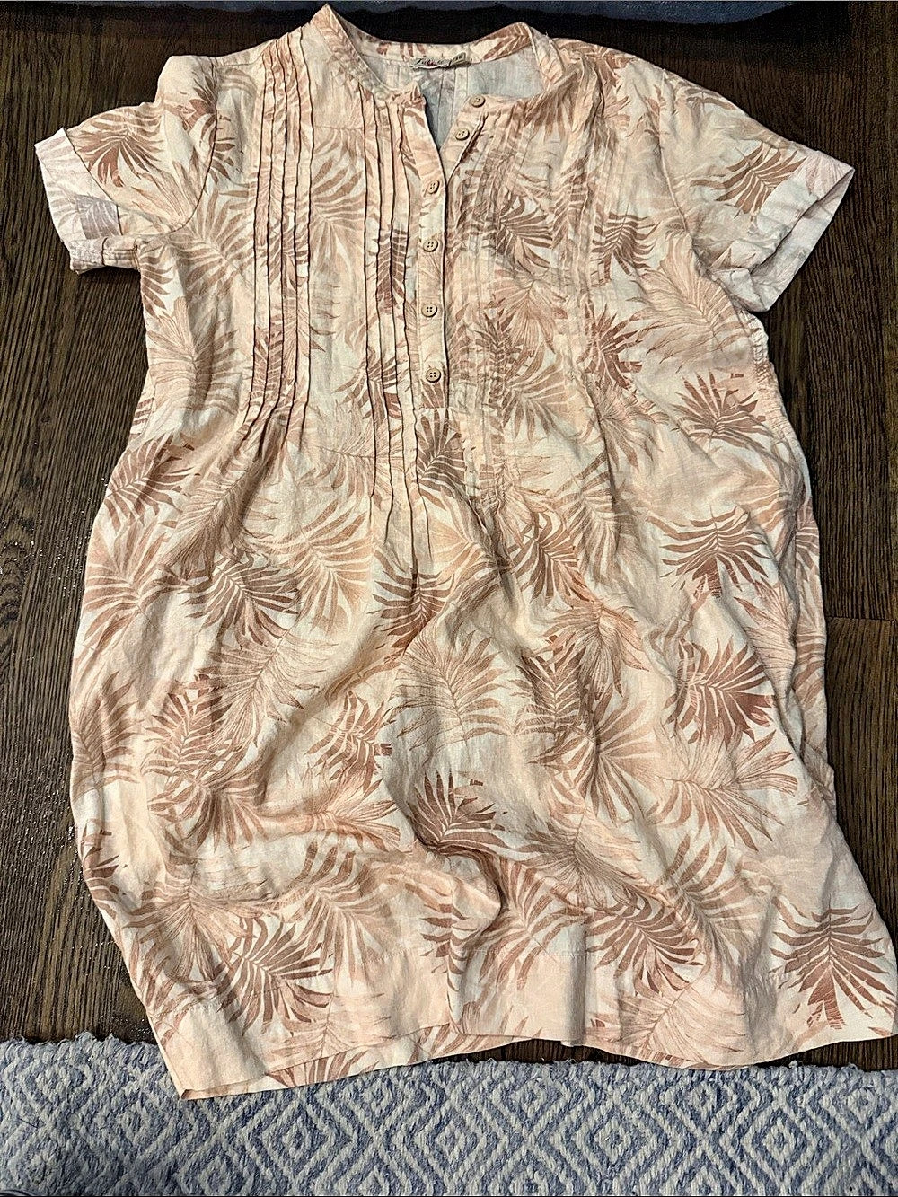 Faherty Dress in peach & Cream Size Small Like New